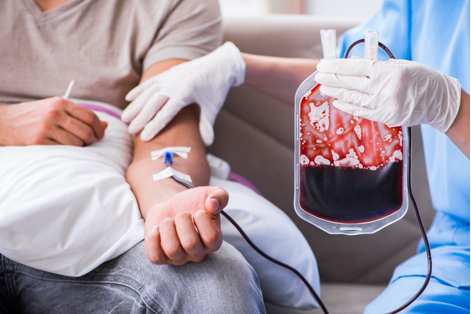Truyền máu là một trong những phương pháp điều trị hồng cầu thấp