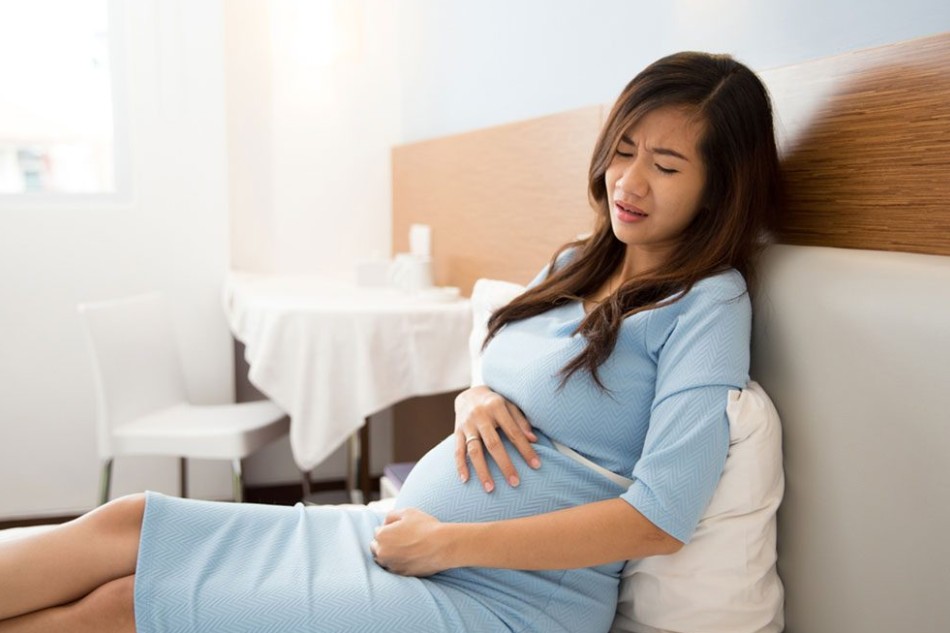 Dấu hiệu nhận biết bệnh lý nhau thai thường là đau bụng đột ngột, bụng căng cứng và chóng mặt,...